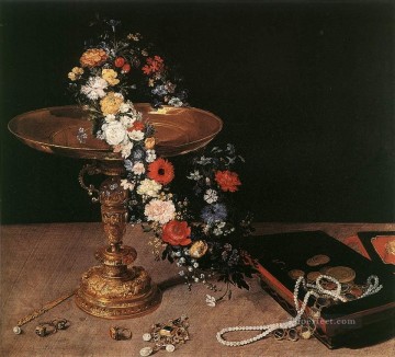 静物 Painting - 花の花輪と黄金のタッツァのある静物画 ヤン・ブリューゲル（長老）